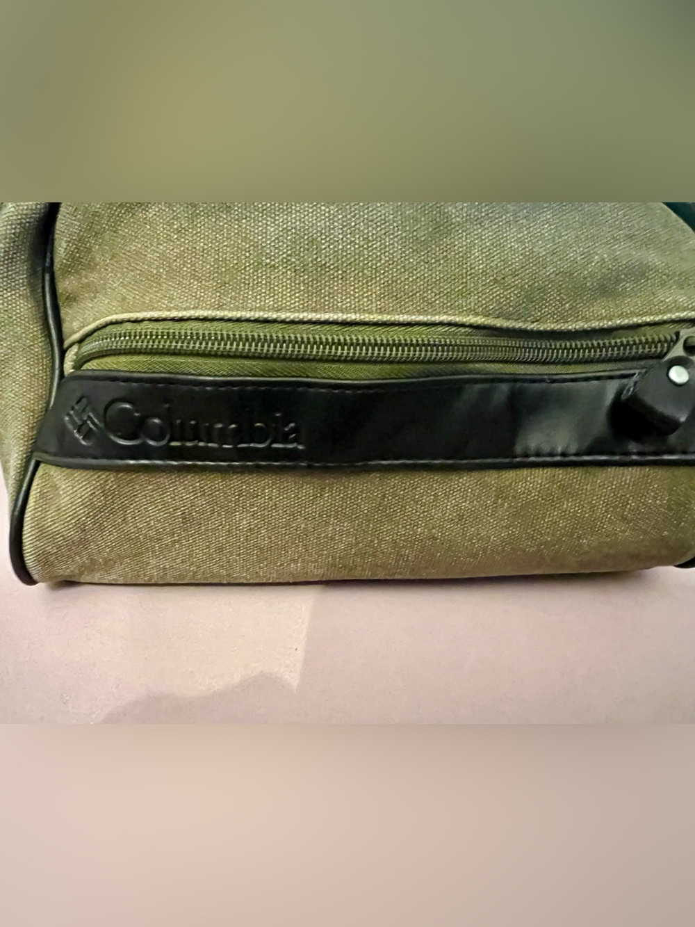 Columbia Olive Green Toiletry Bag with Black Trim p80b15